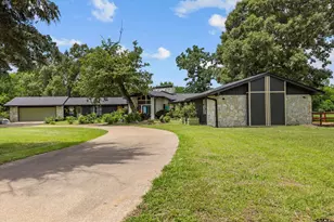 412 Woodhaven Cir, Jacksonville, TX 75766 - Photo 1