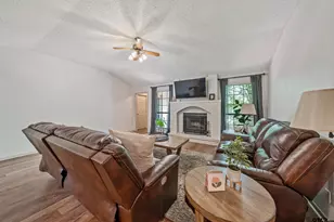 607 E Woodhaven St, White Oak, TX 75693 - Photo 8