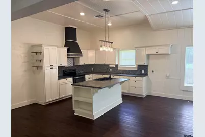 605 E Calvert, Troup, TX 75789 - Photo 12