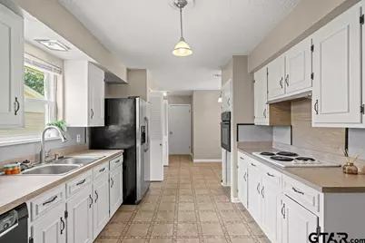 2802 Anita Ln, Tyler, TX 75703 - Photo 10