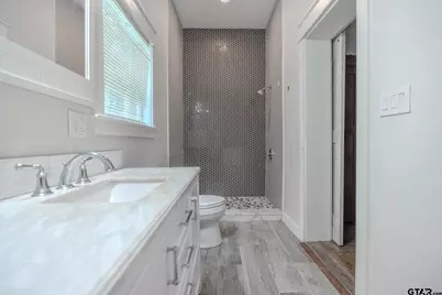 200 W Van St, Lindale, TX 75771 - Photo 20
