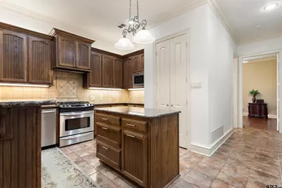 2318 Kingsmill Cir., Tyler, TX 75703 - Photo 16
