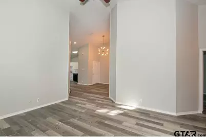 5919 Hollytree Dr, Tyler, TX 75703 - Photo 8