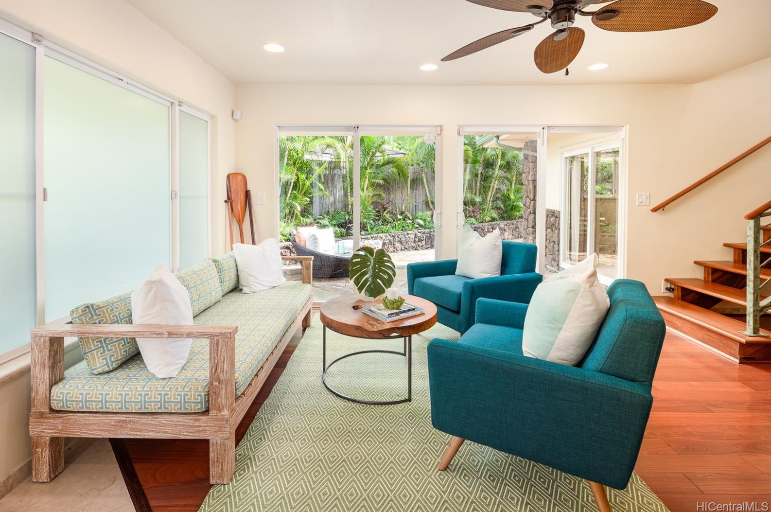 976 Kalawai Pl, Kailua, HI 96734-3320