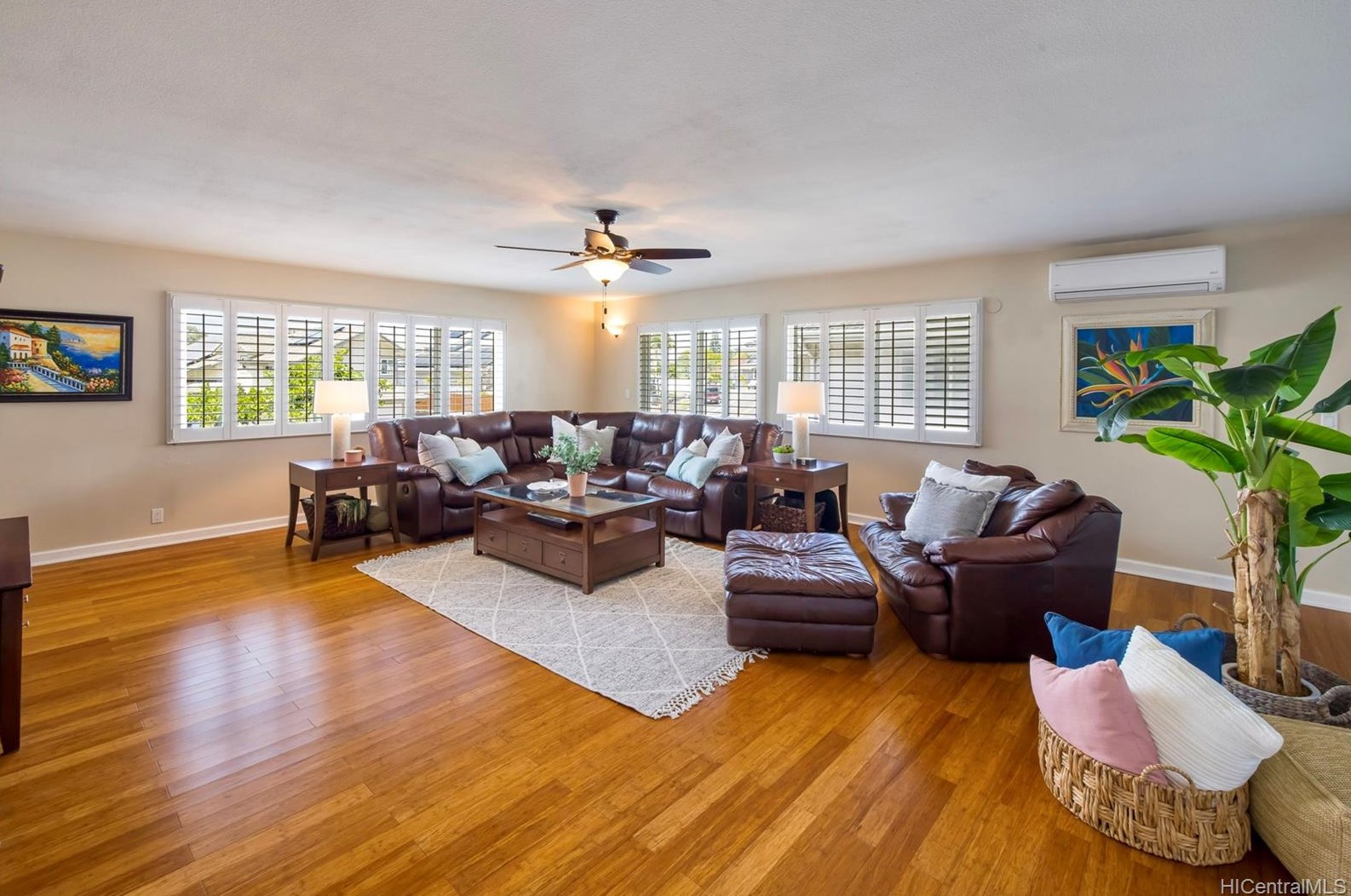 1617 Kanapuu Dr, Kailua, HI 96734-4183
