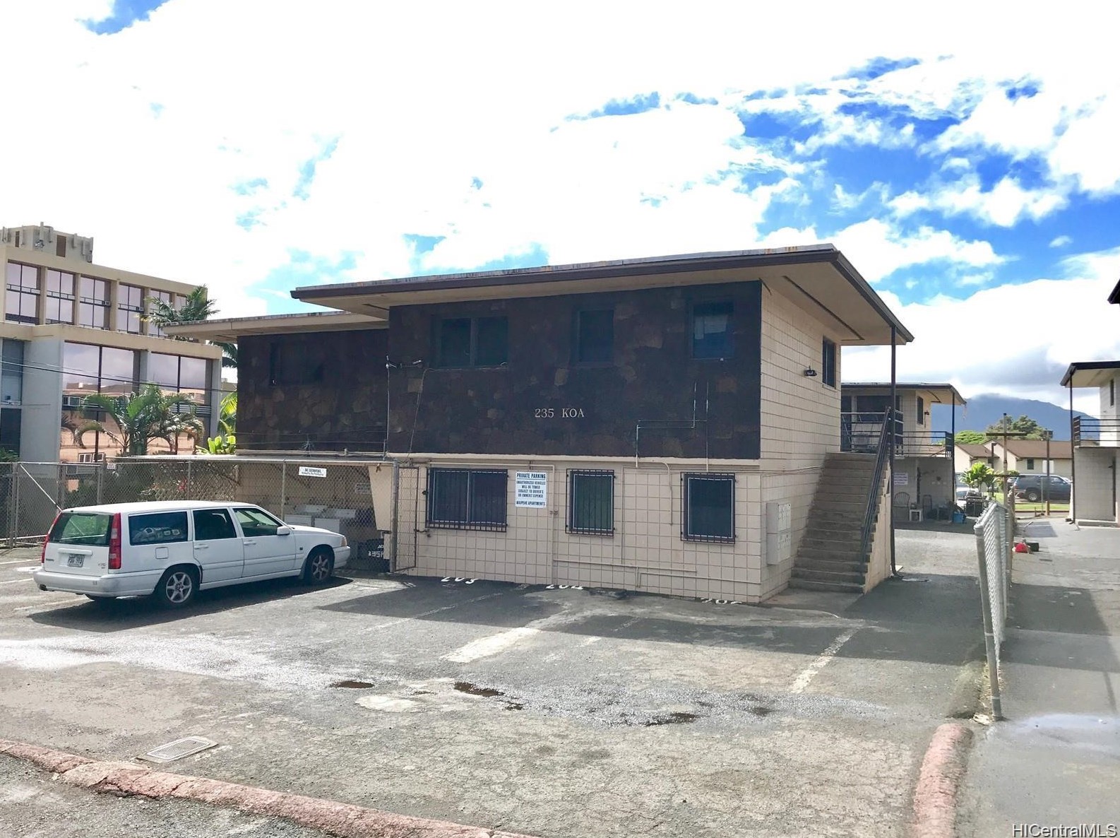 235 Koa St, Wahiawa, HI 96786-2261