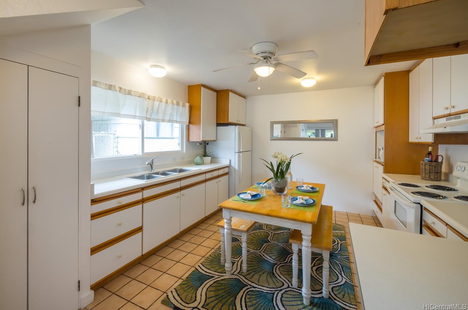 236 Kalama St, Kailua, HI 96734-2041