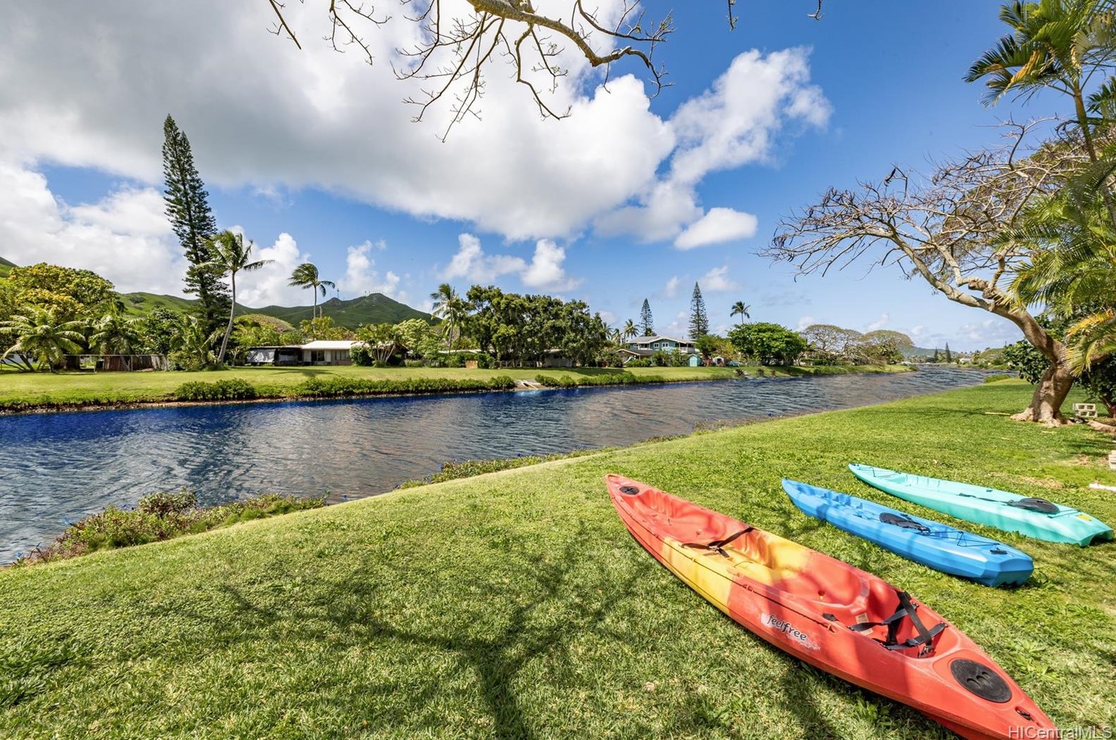 1203 Kainui Dr, Kailua, HI 96734-1934