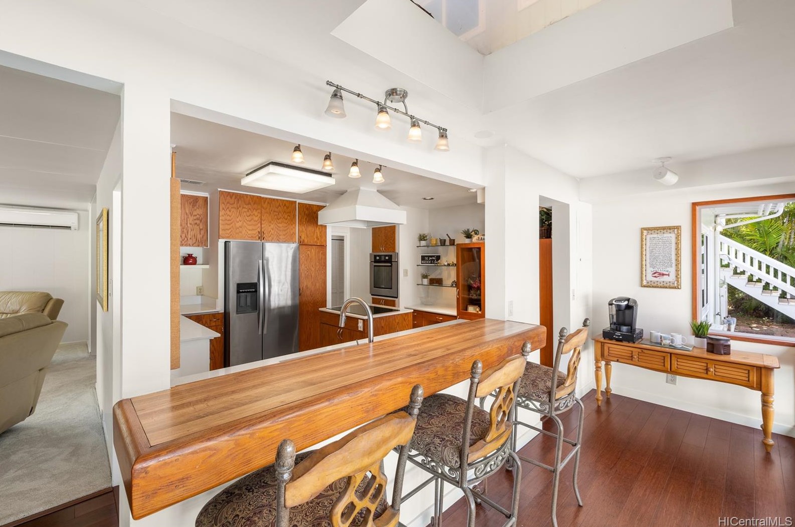 1203 Kainui Dr, Kailua HI  96734-1934 exterior