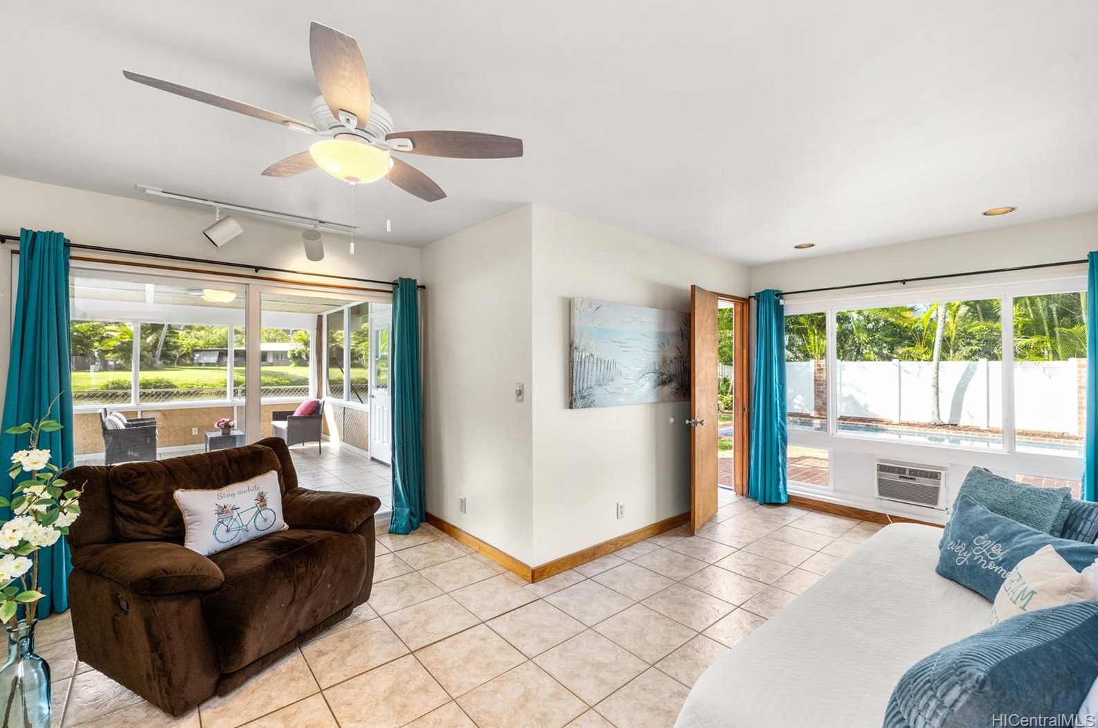 1203 Kainui Dr, Kailua HI  96734-1934 exterior