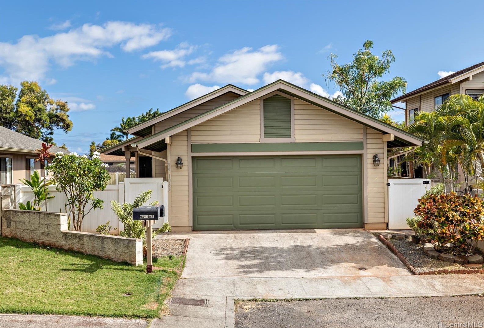 94-1045 Waiopae St, Waipahu, HI 96797-5319