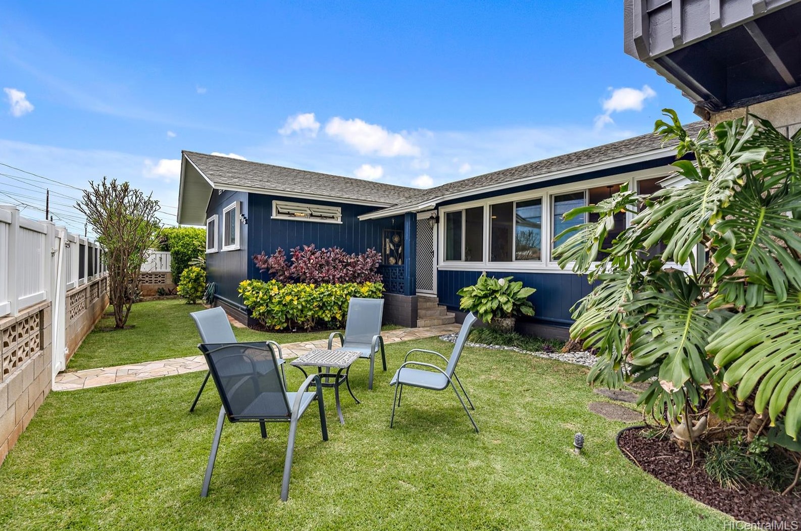 585 Kawainui St, Kailua, HI 96734-2481