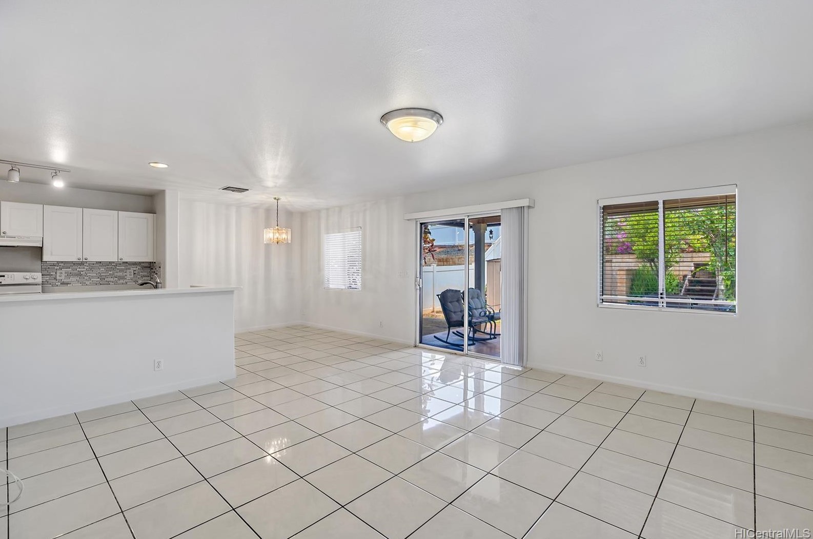 941078 Kanawao St, Waipahu, HI 96797-5712