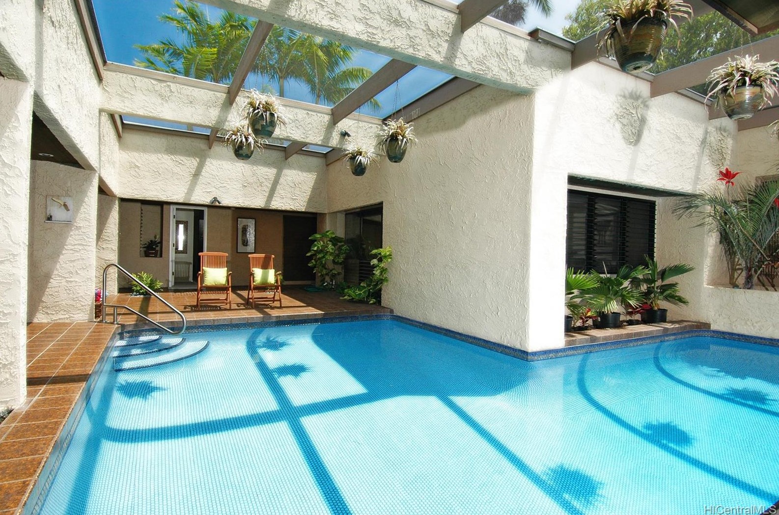 824 Kalaheo Ave, Kailua, HI 96734-1977