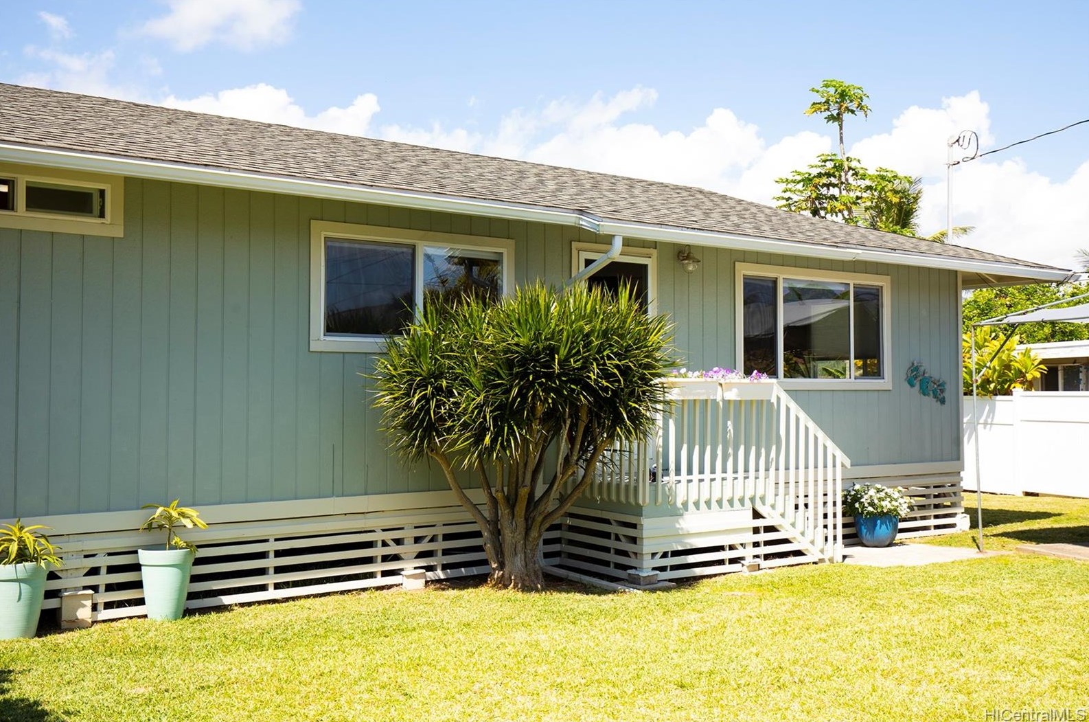 237 Kihapai St, Kailua, HI 96734-2441