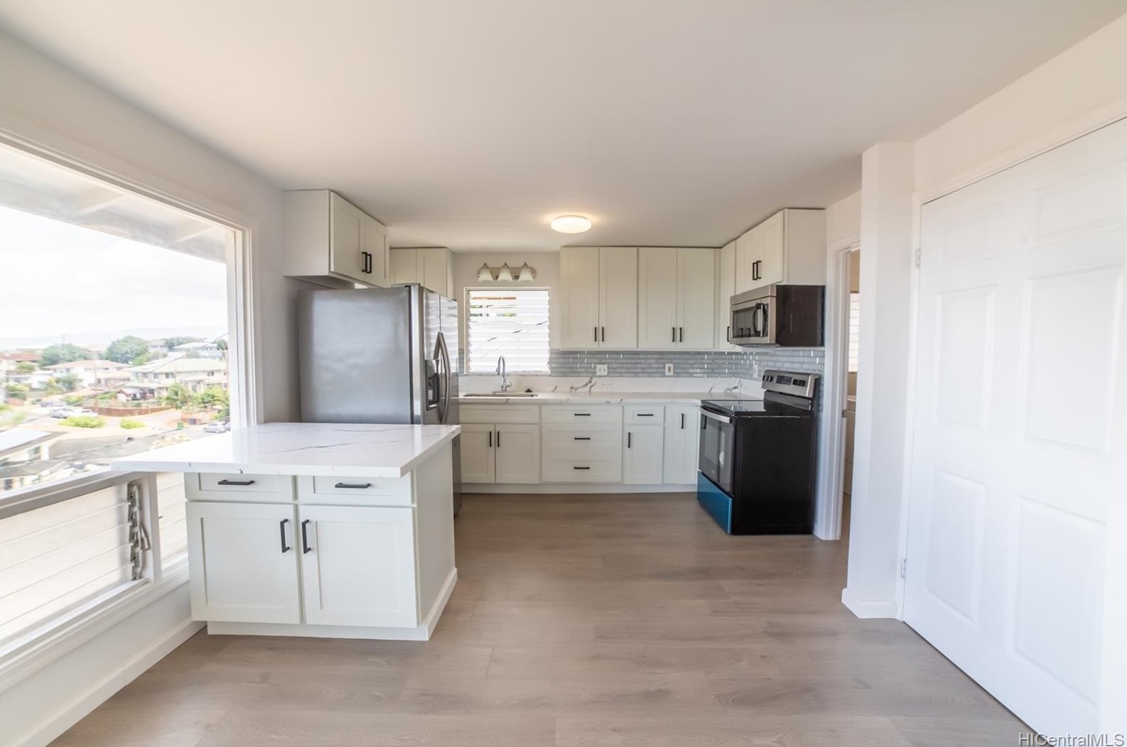 1075 Wiliki Dr, Honolulu, HI 96818