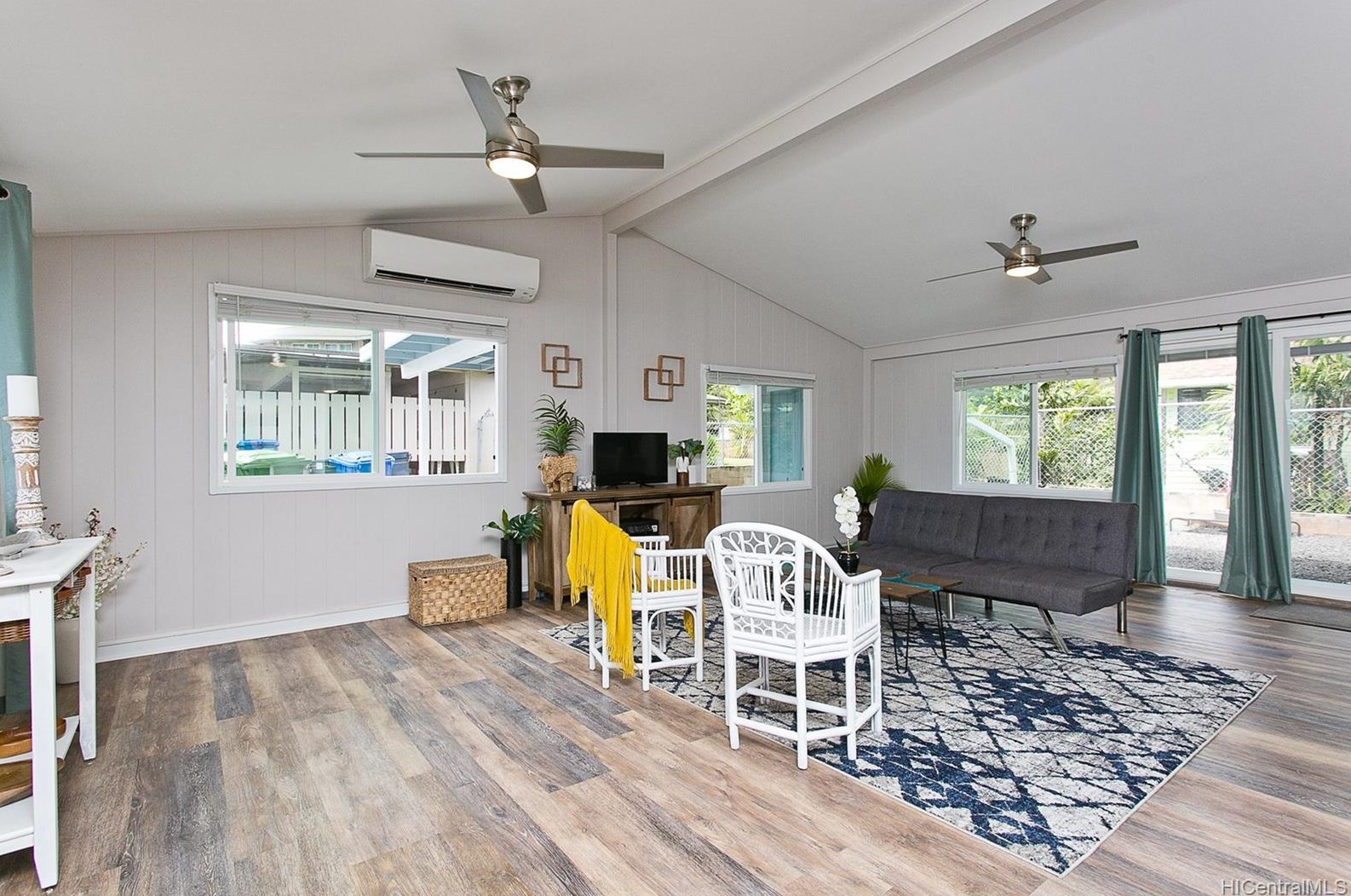 1302 Akamai St, Kailua, HI 96734-4126