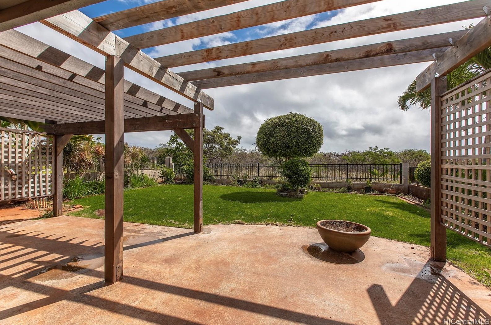 94-1139 Kaloli Loop, Waipahu, HI 96797-5409