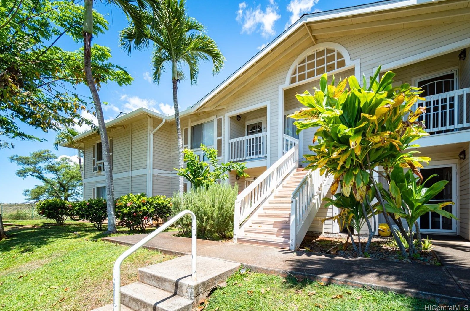 94-620 Lumiaina St #l202, Waipahu, HI 96797