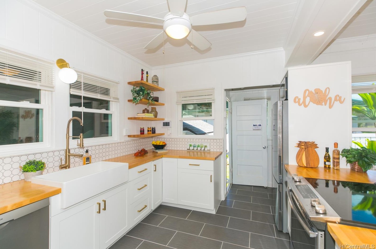 1396 Loko Dr, Wahiawa HI  96786-2352 exterior