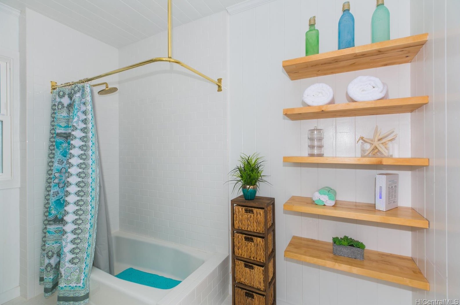 1396 Loko Dr, Wahiawa HI  96786-2352 exterior