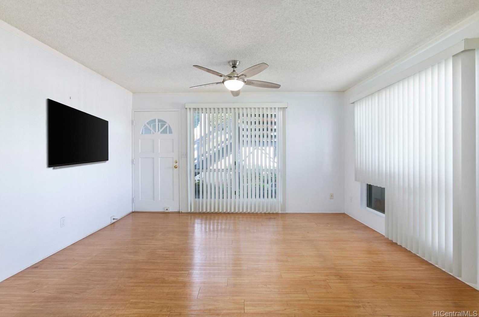 94-828 Lumiauau St #n101, Waipahu, HI 96797