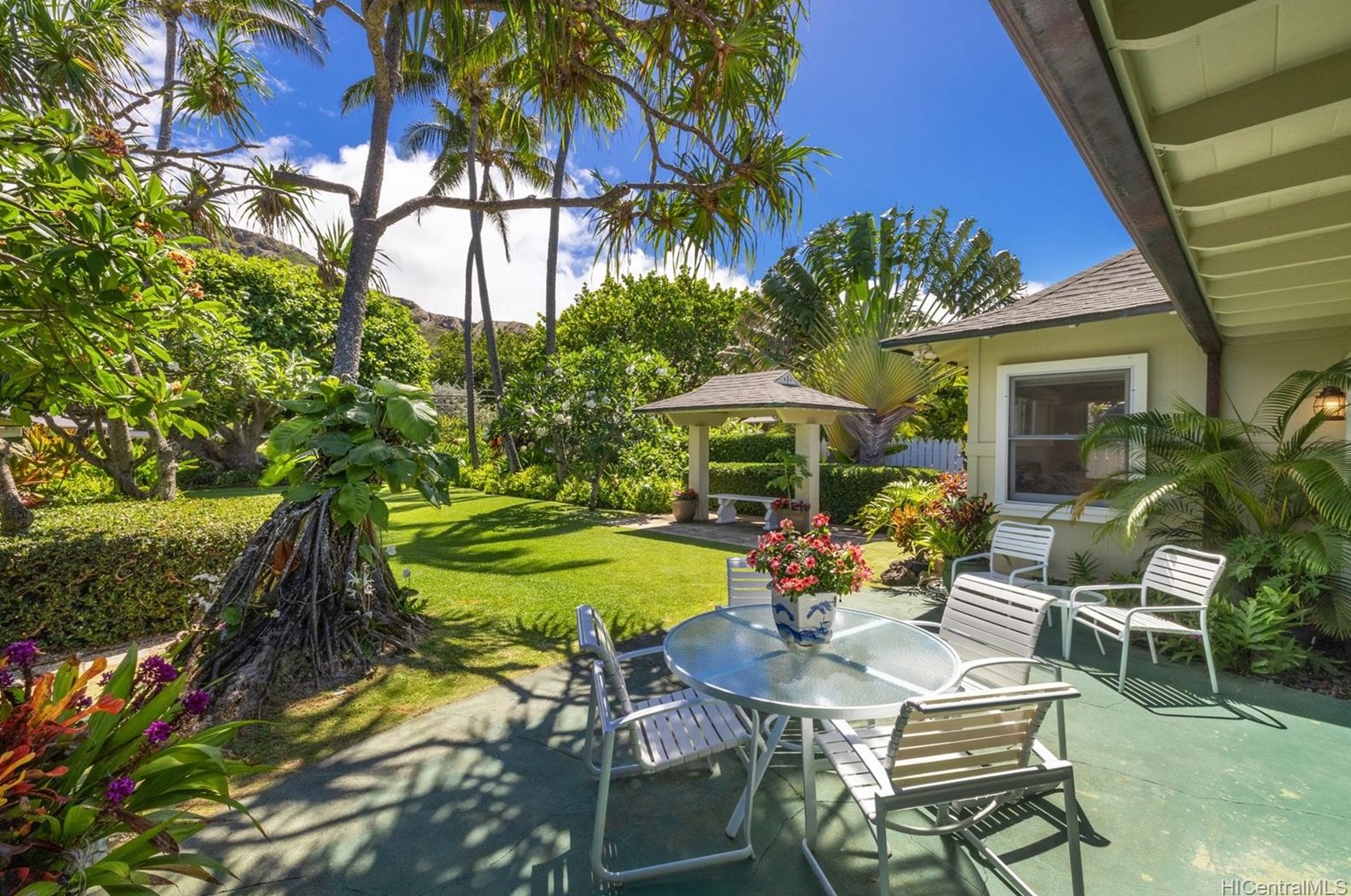 1112 Mokulua Dr, Kailua, HI 96734-3246