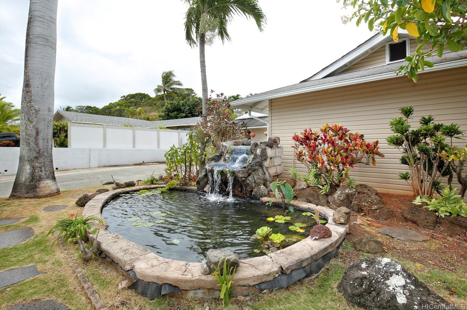 1388 Kina St, Kailua, HI 96734
