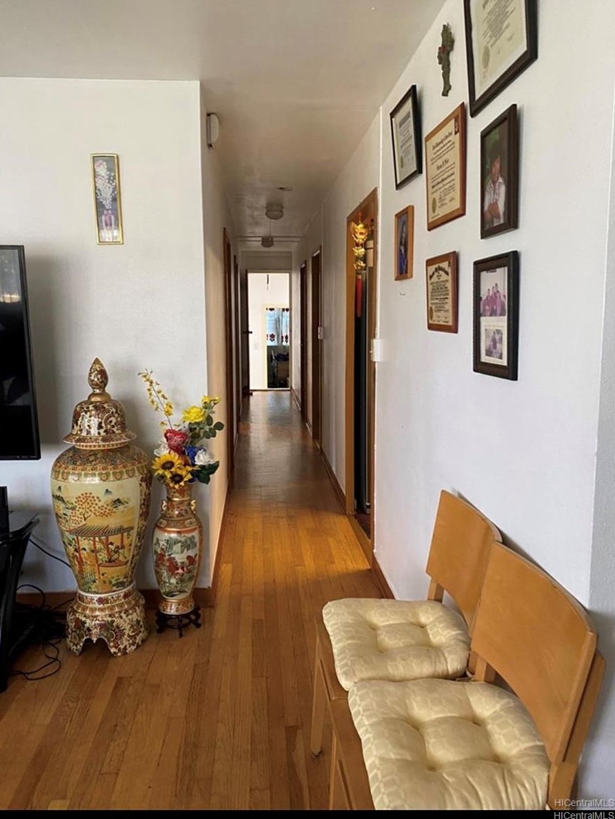 94-1215 Kahuaina St, Waipahu, HI 96797-3405