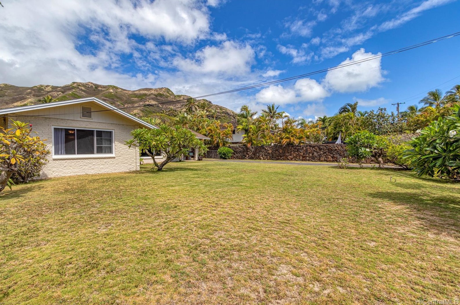 1411 Mokulua Dr, Kailua, HI 96734-3253