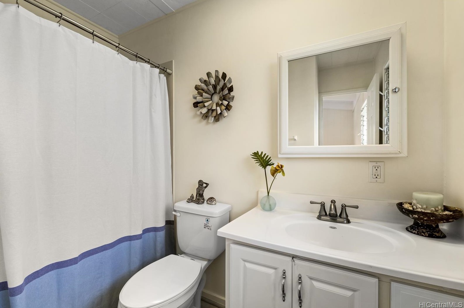 512 Ilimano St, Kailua HI  96734-1829 exterior