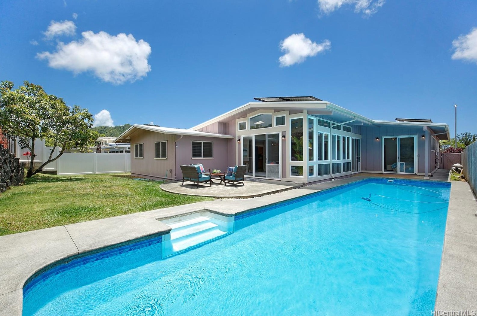 1157 Lunaai St, Kailua, HI 96734-4542