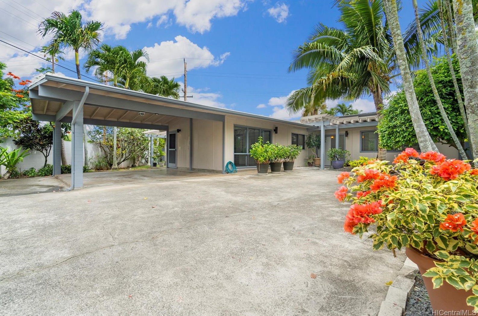 102 Aikahi Loop, Kailua, HI 96734-1642