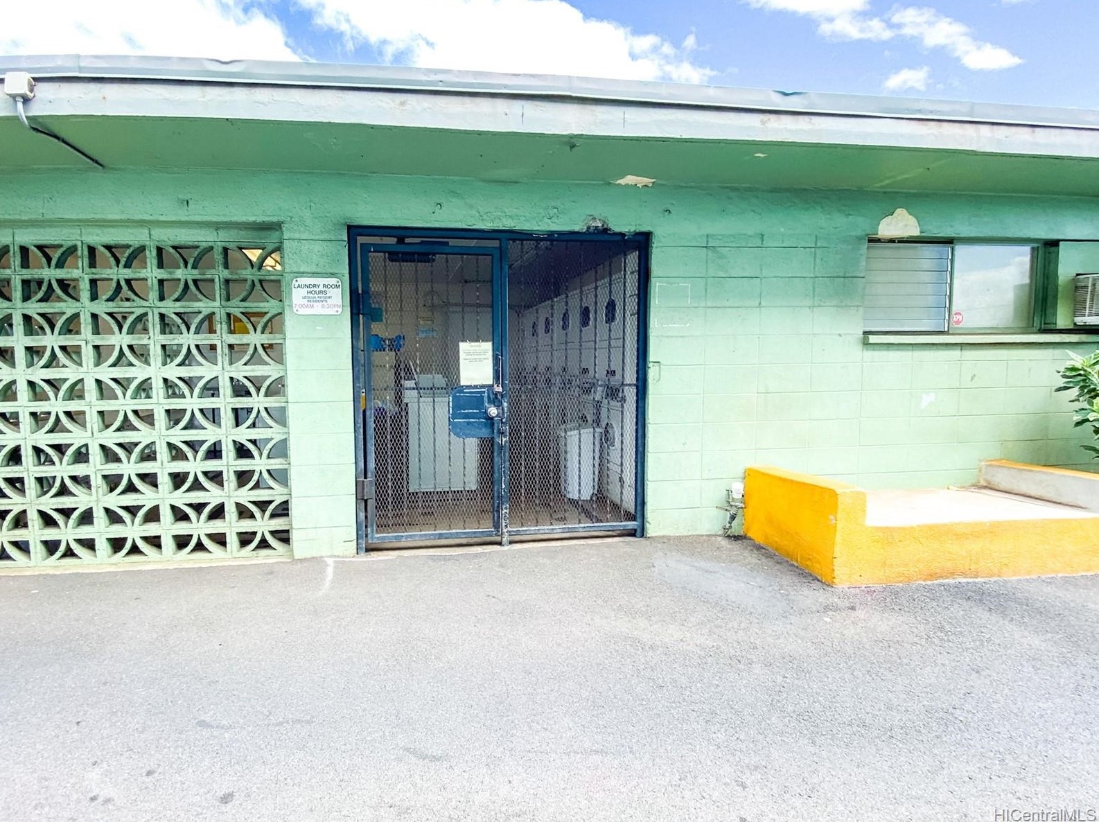 94099 Waipahu St, Waipahu HI  96797 exterior