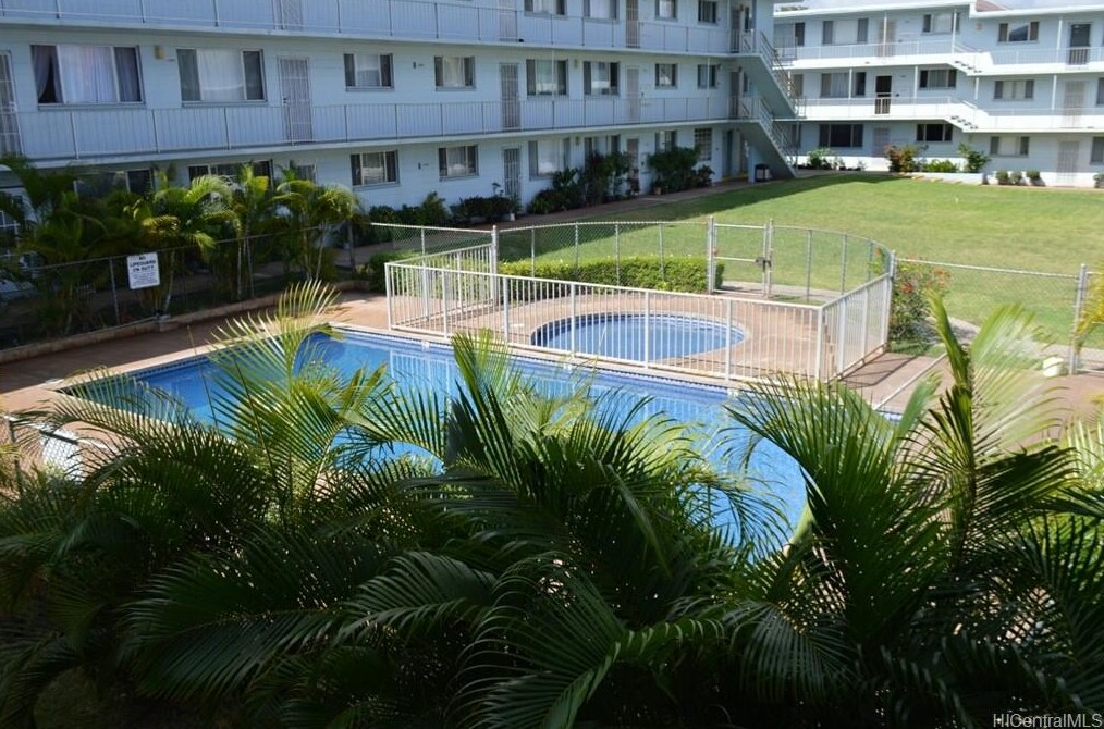 94 Leolua St, Waipahu HI  96797-1835 exterior