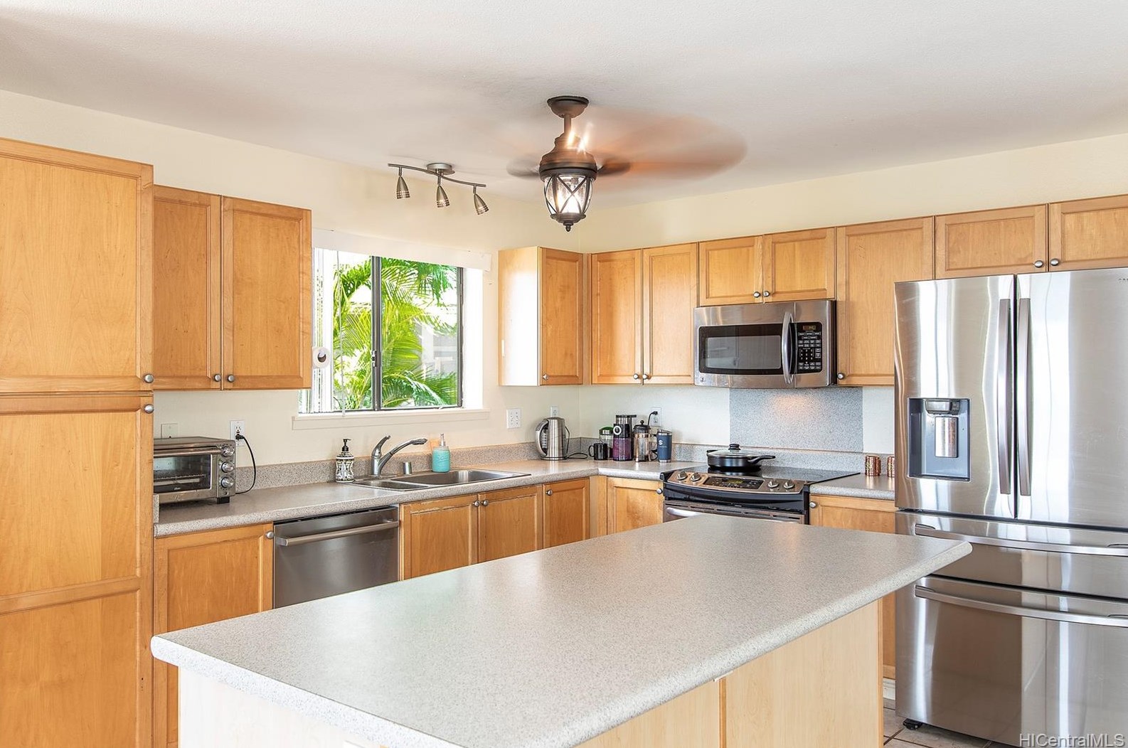 94-1009 Lalama Loop, Waipahu, HI 96797-5436