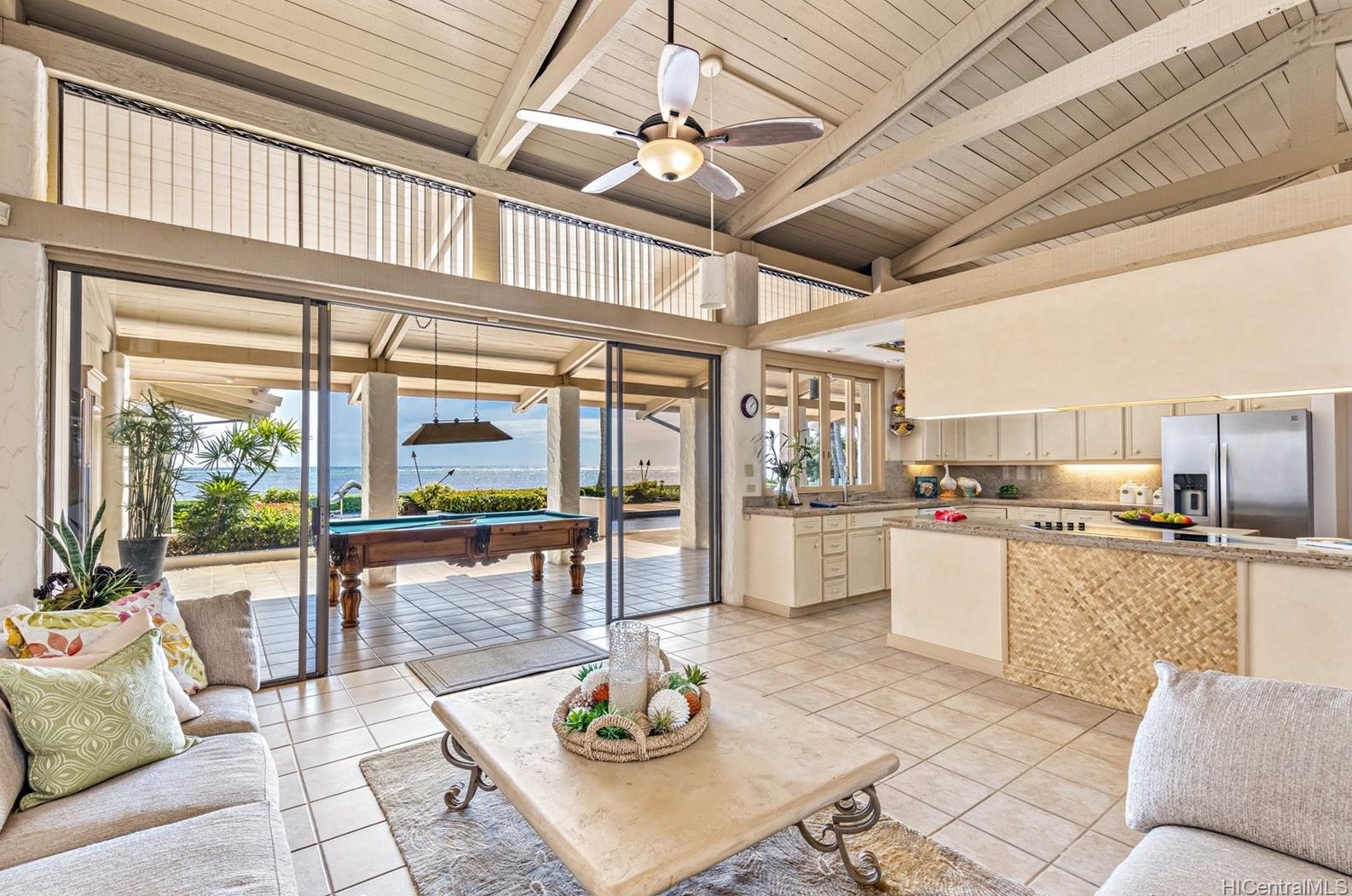 1065 Kaimoku Pl, Honolulu HI  96821-1438 exterior