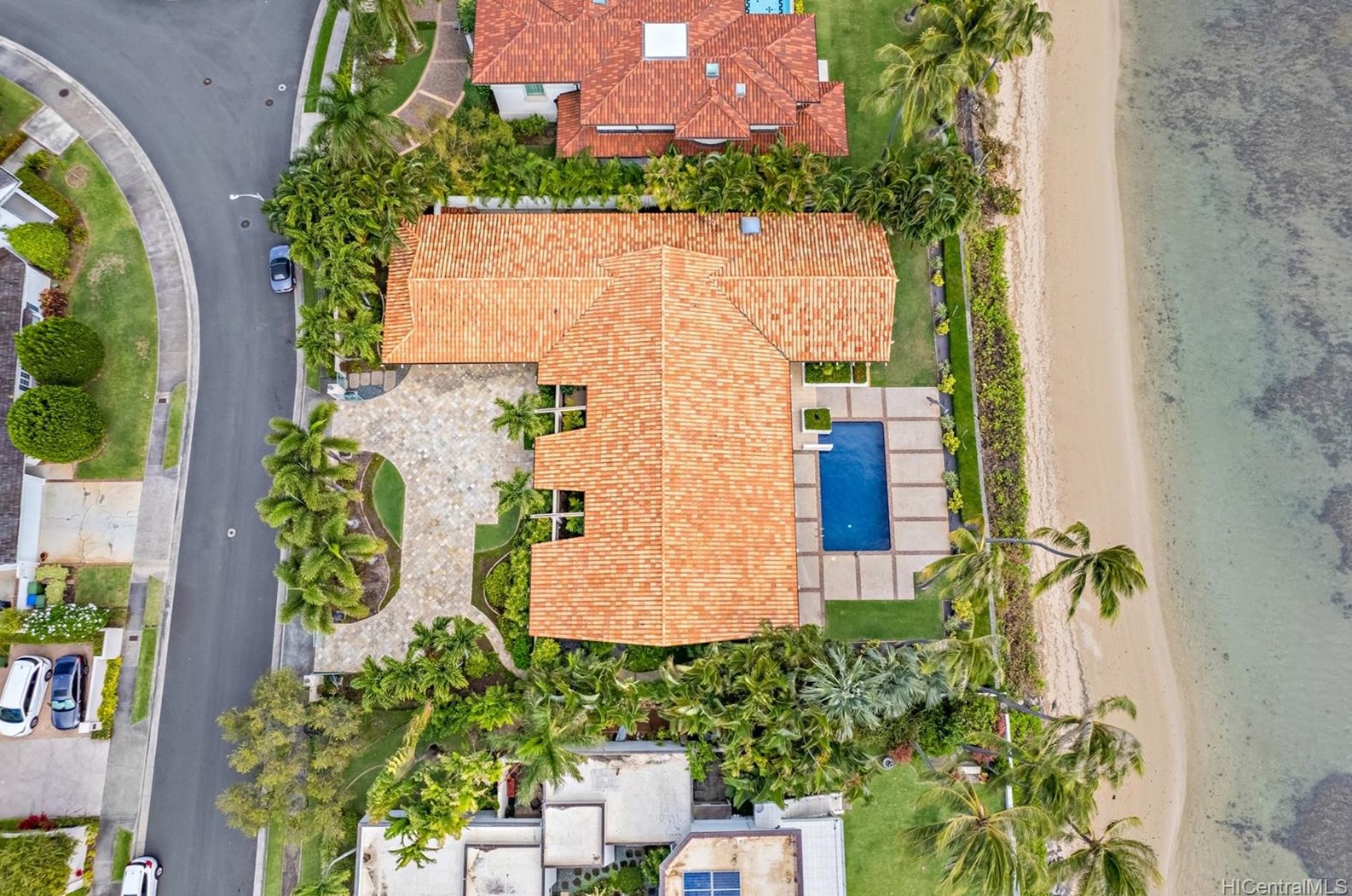 1065 Kaimoku Pl, Honolulu HI  96821-1438 exterior