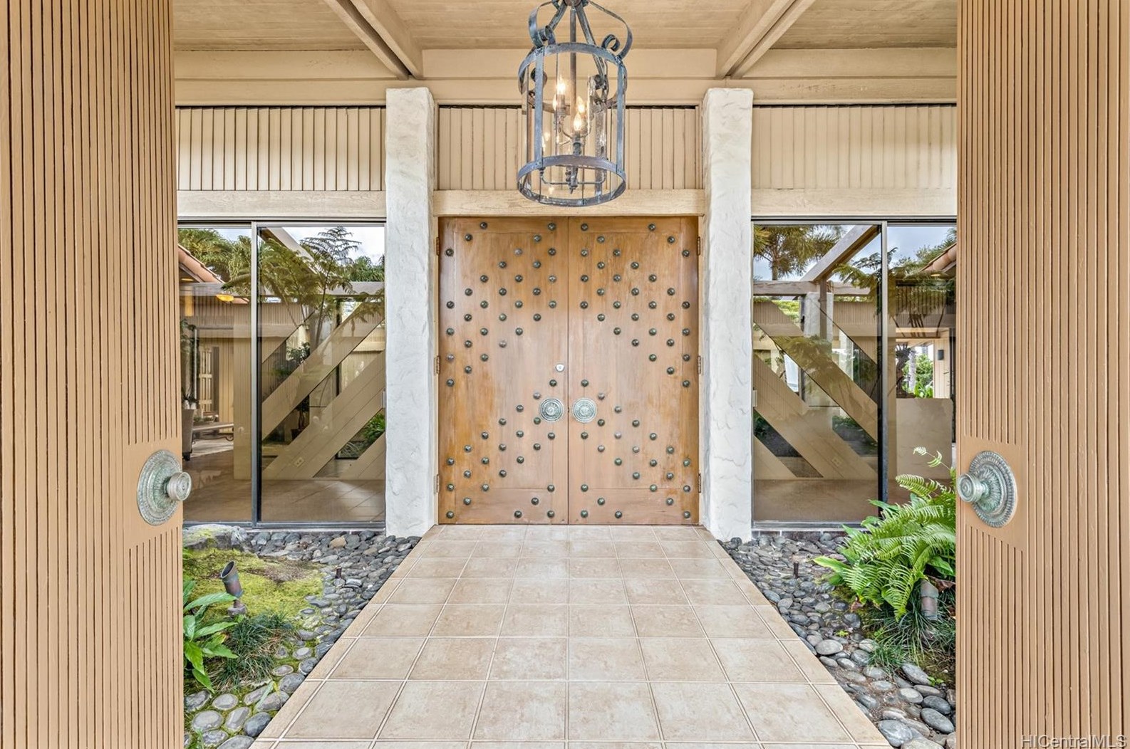 1065 Kaimoku Pl, Honolulu HI  96821-1438 exterior