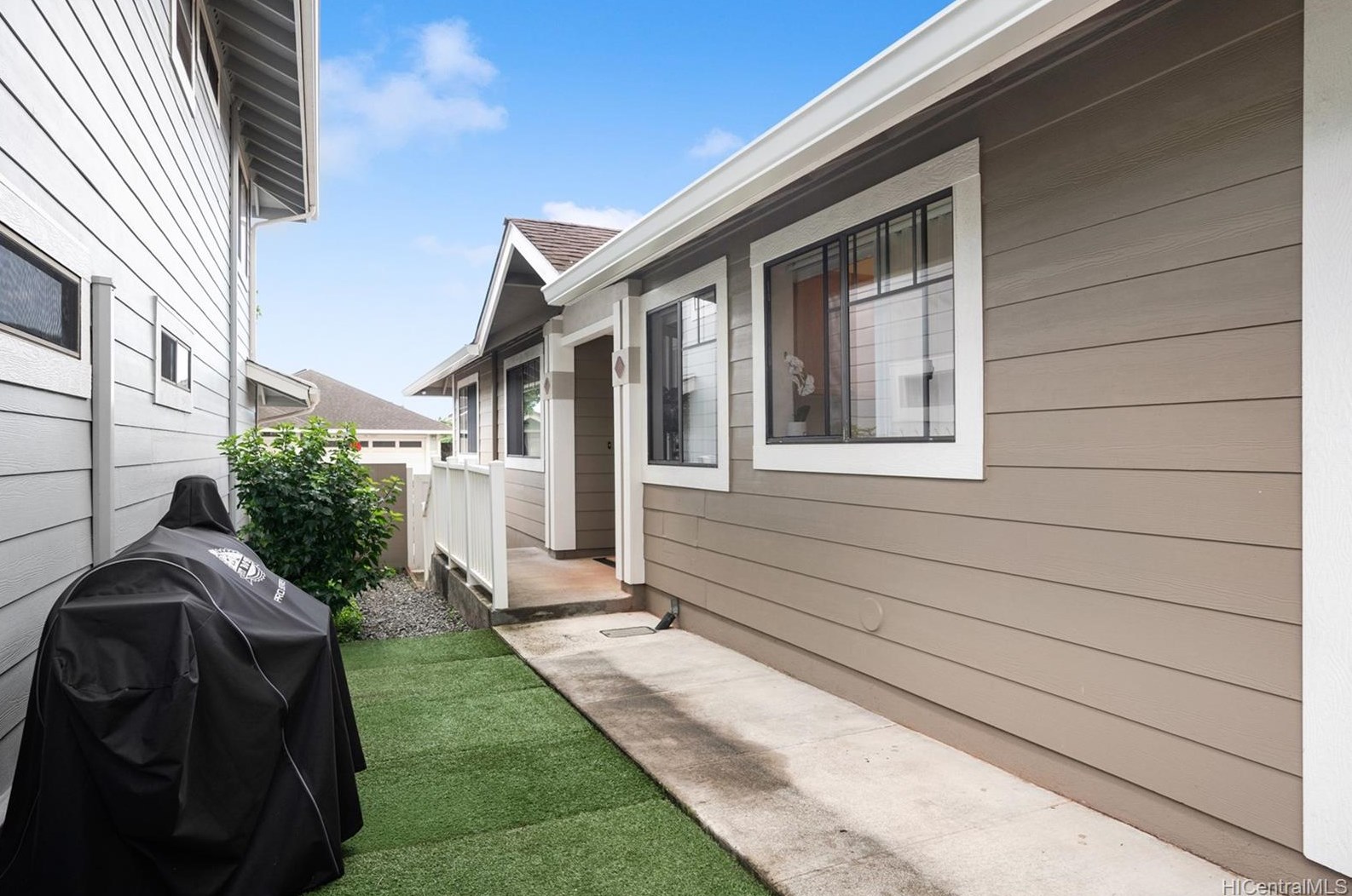94-1088 Mauele St, Waipahu, HI 96797-5817