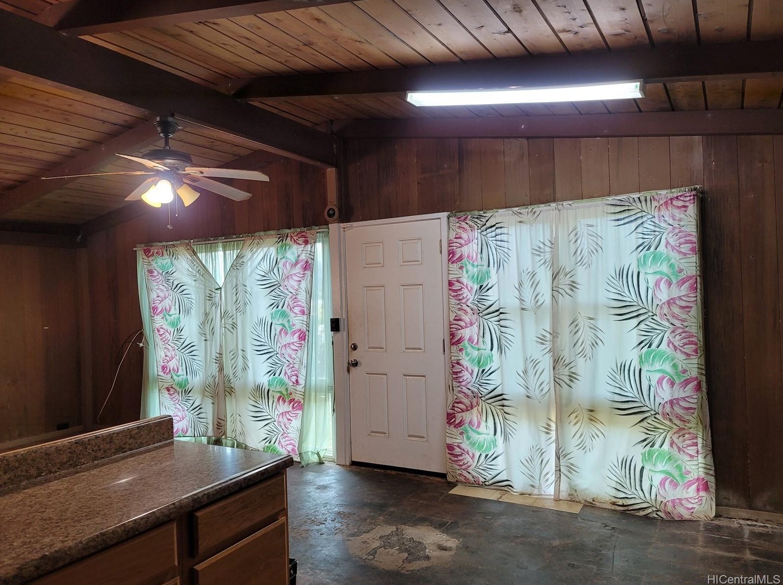 2279 Komo Mai Dr, Pearl City, HI 96782-1223