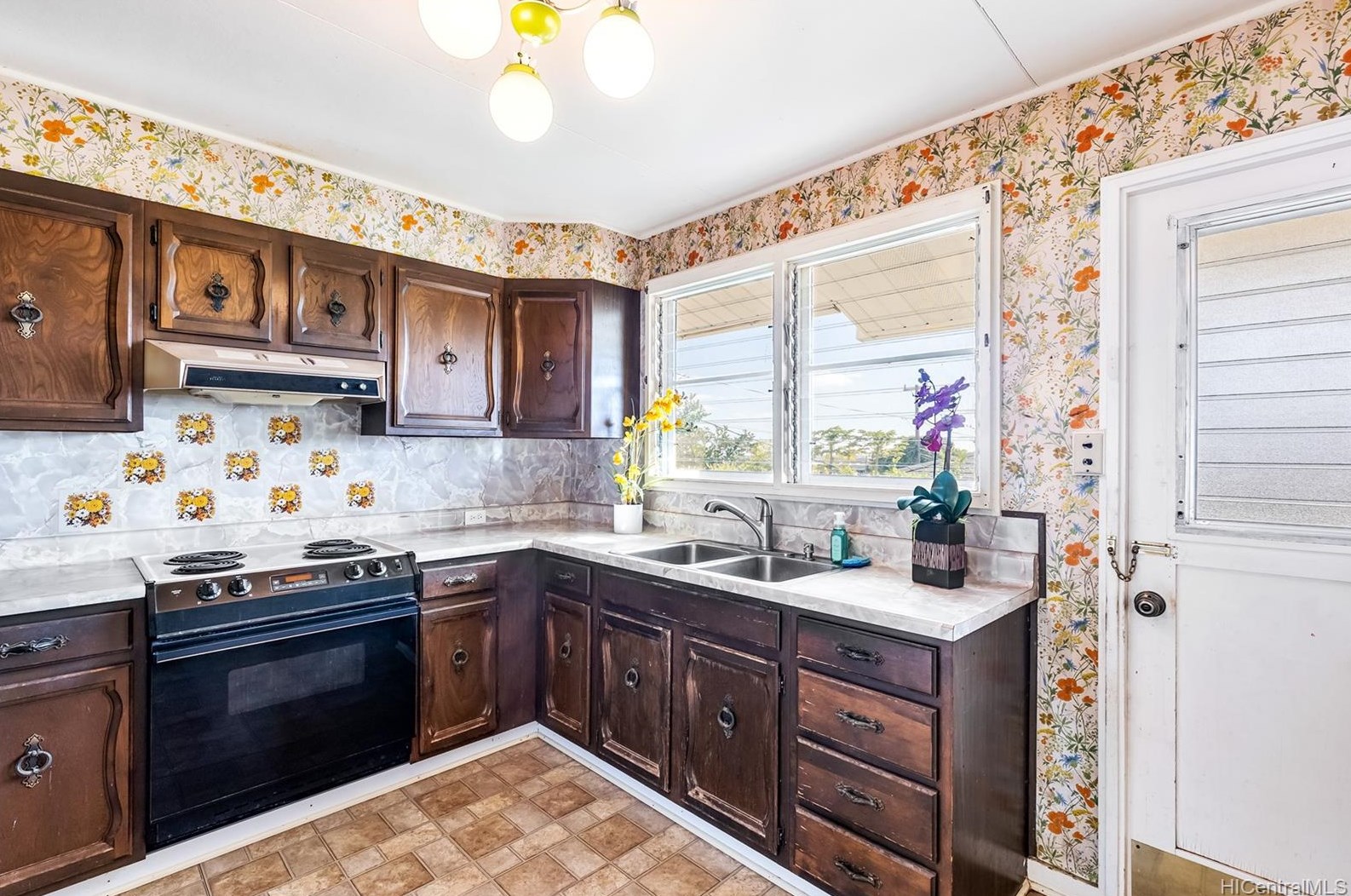 1440 Maluawai St, Pearl City, HI 96782