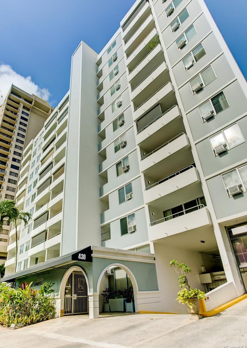 430 Kaiolu St, Honolulu HI  96815-2232 exterior