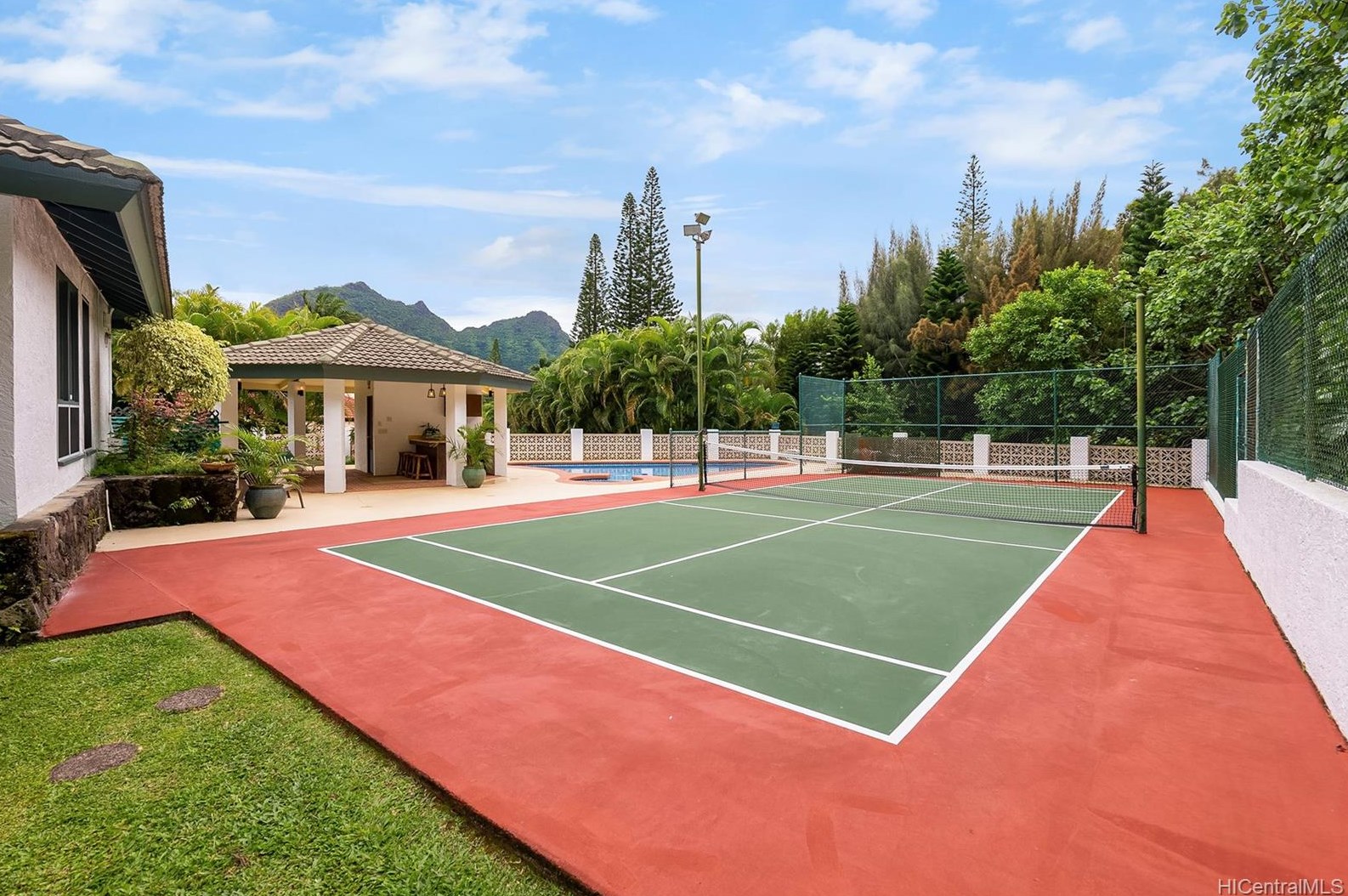 1362 Kukana Pl, Kailua, HI 96734-4528