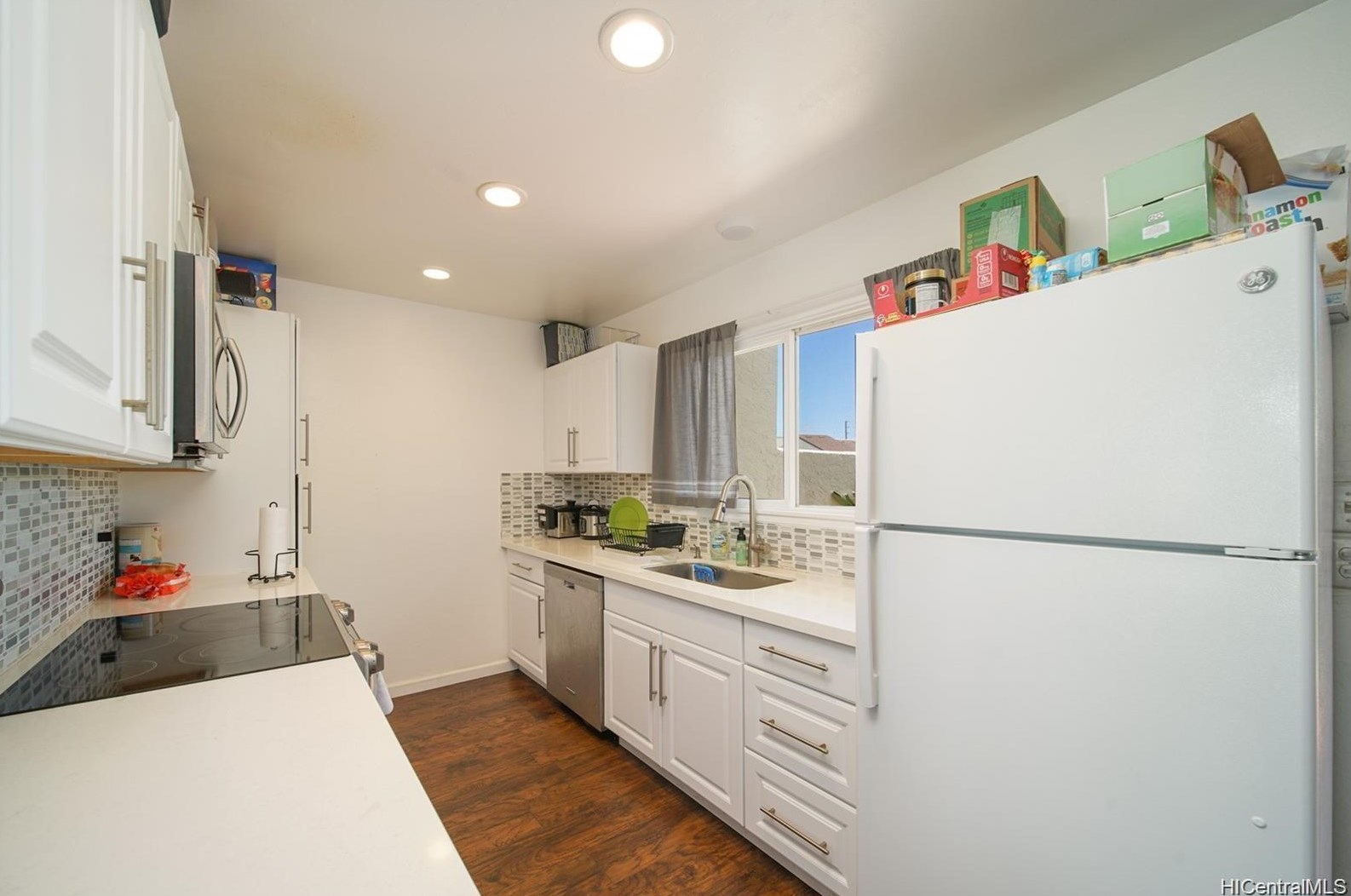 3232 Kuau St, Kailua, HI 96734-1702