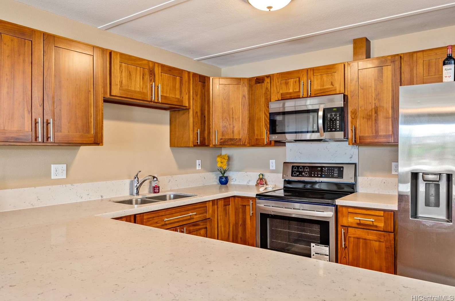 94-203 Kahualii St, Waipahu, HI 96797