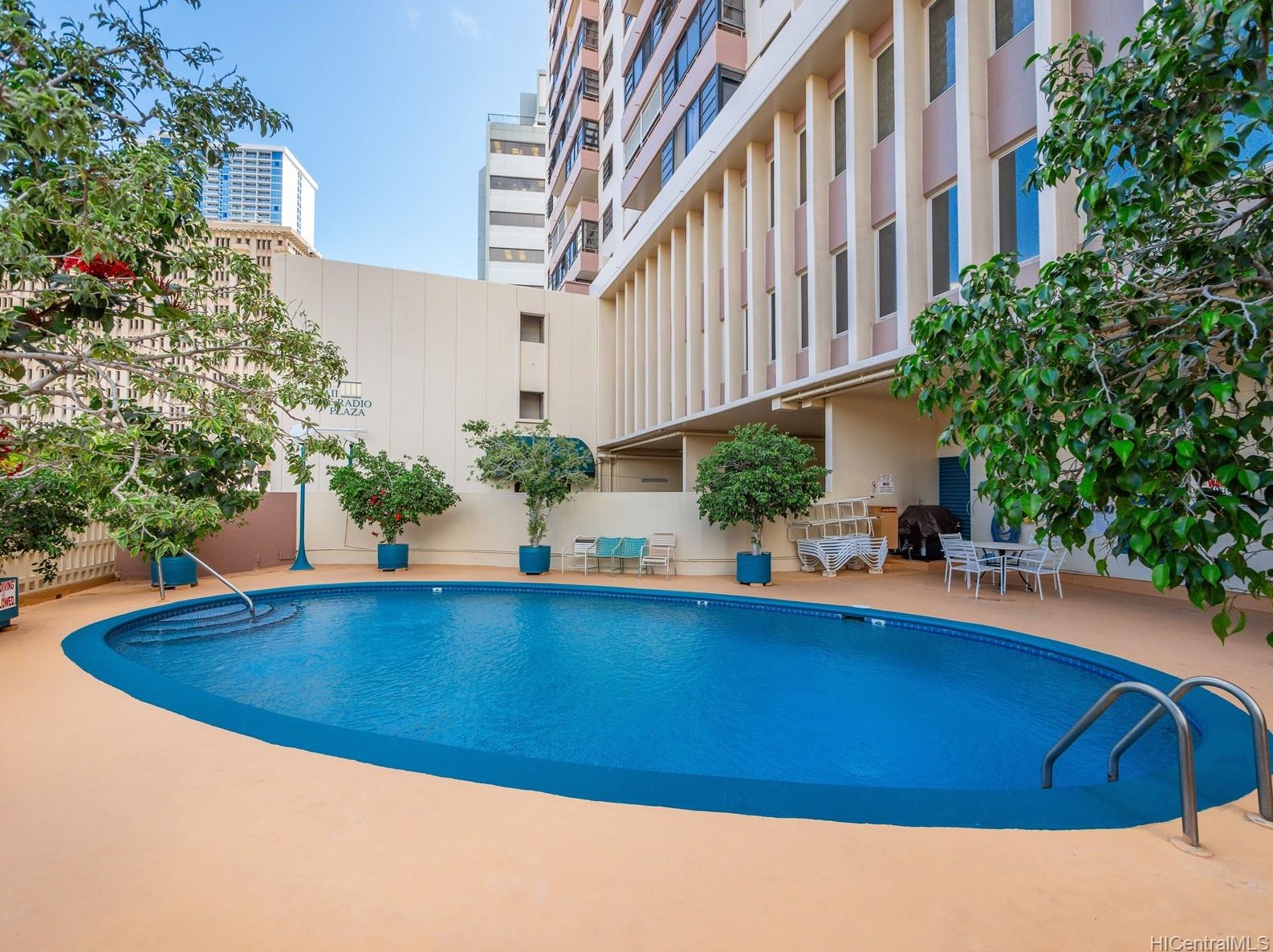 750 Kaheka St, Honolulu HI  96814-3711 exterior