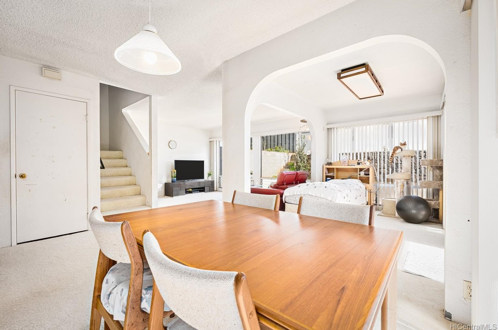 94-1457 Kahuli St, Waipahu, HI 96797-4327