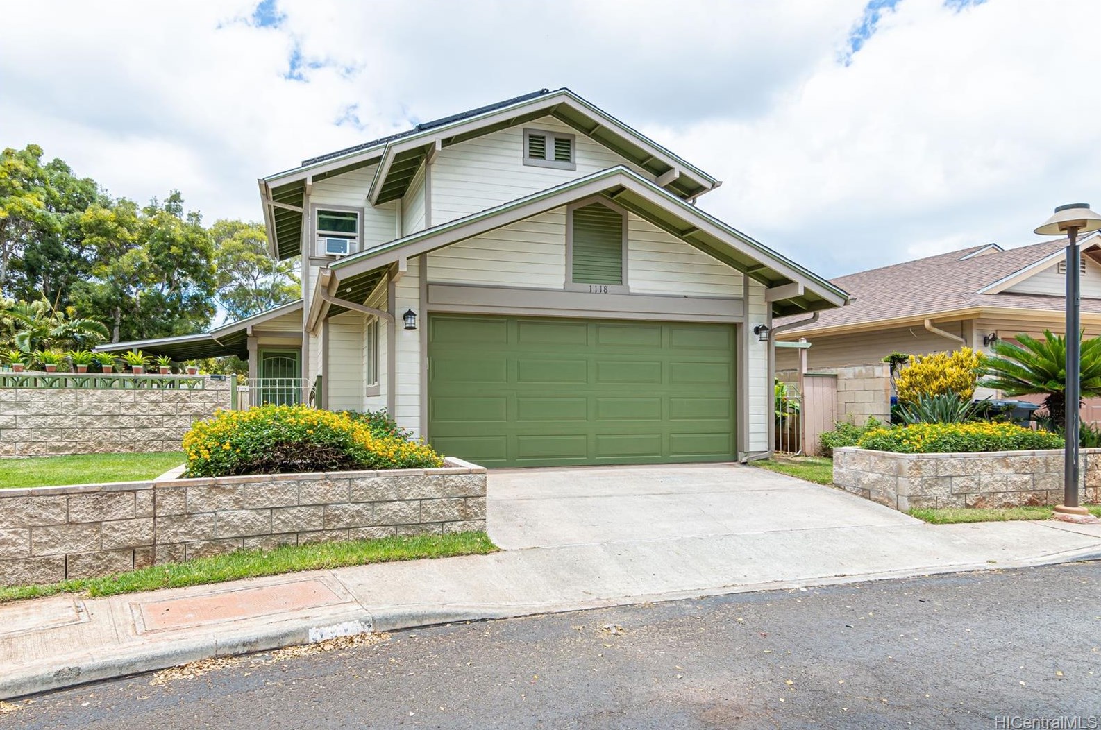 94-1118 Awalua St, Waipahu, HI 96797-5322