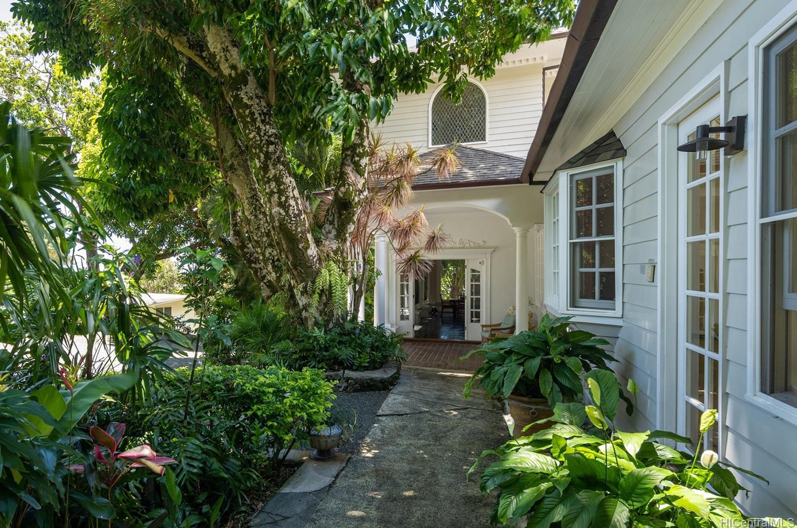 3502 Woodlawn Dr, Honolulu, HI 96822